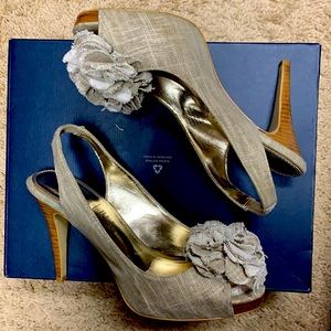 White House black market Gold fabric peep toe